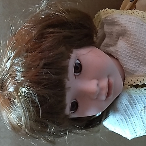 Duck House Porcelain collectable doll with bear - Picture 4 of 5